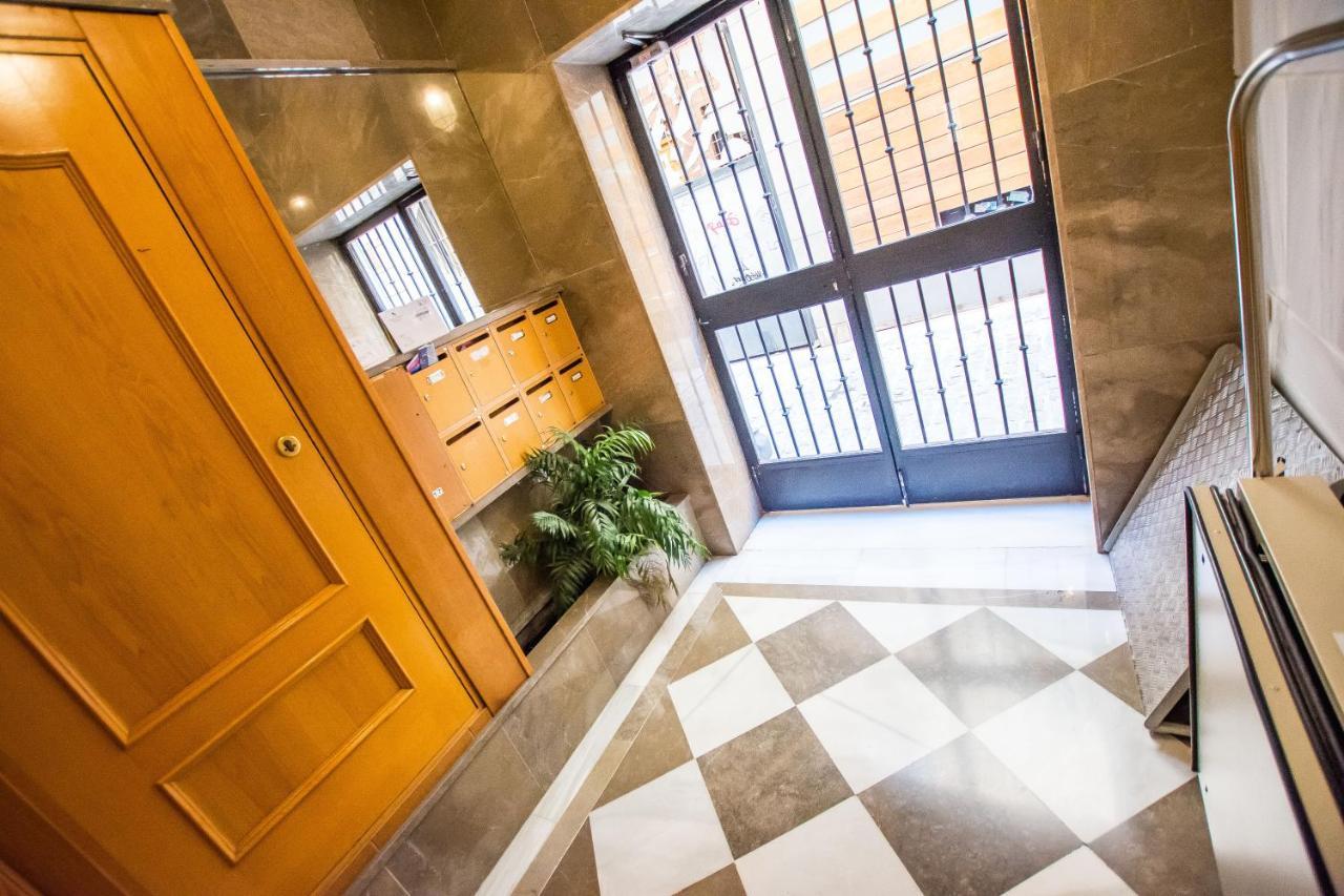Апартаменты Qh Puerta Real Гранада Экстерьер фото